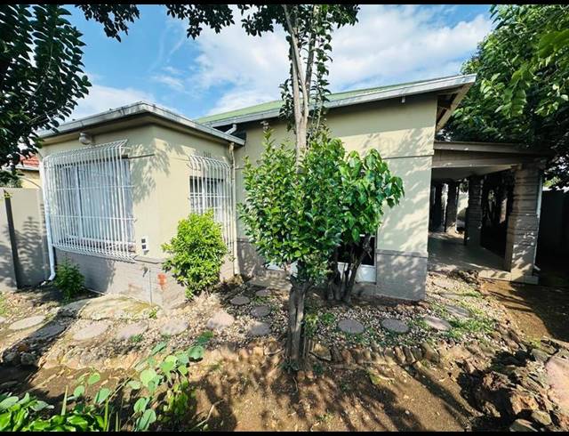 8 BEDROOM HOUSE FOR SALE IN GERMISTON STATION